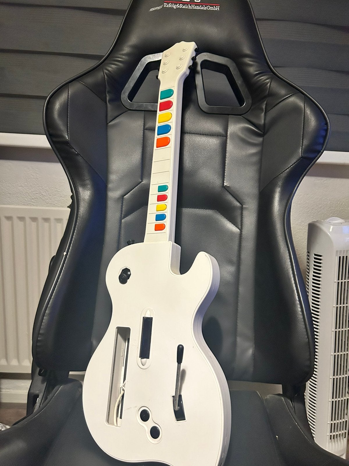 Guitar hero gitaar voor de wii + adapter, Ophalen of Verzenden, Zo goed als nieuw, Solid body, Overige merken