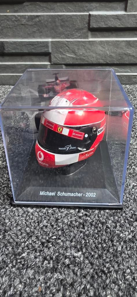 Michael Schumacher Helm 1/8 - Ferrari 2002 Kampioen, Ophalen of Verzenden