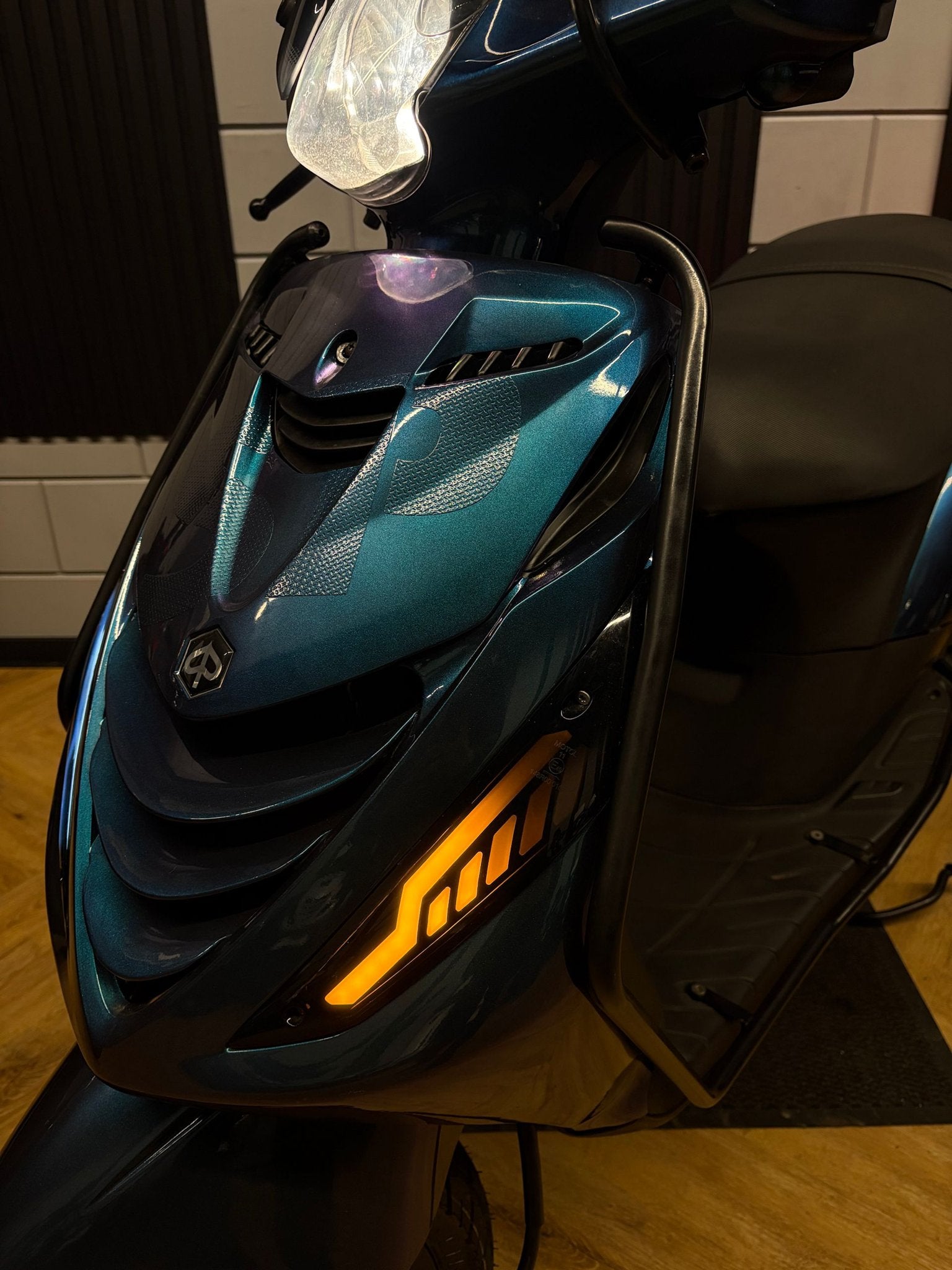 PIAGGIO ZIP 4T 2V 2017 BROM FULL OPTION GLANS CAMELEON, -, Maximaal 45 km/u, -, Zip