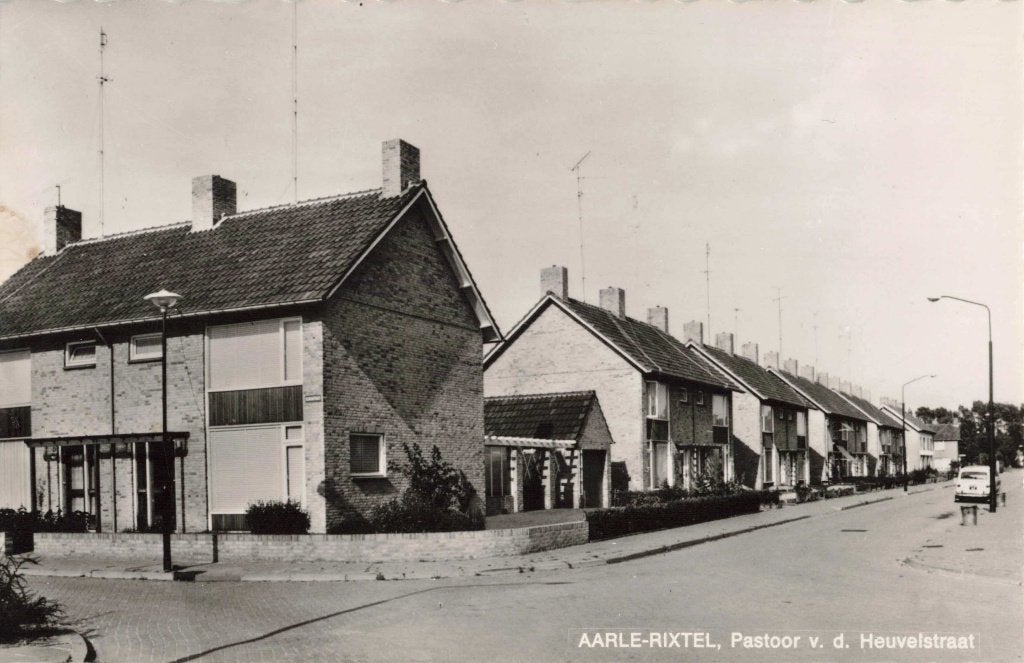 Aarle-Rixtel Pastoor v.d. Heuvelstraat M8329, Verzamelen, Ophalen, 1960 tot 1980, Ongelopen, Noord-Brabant