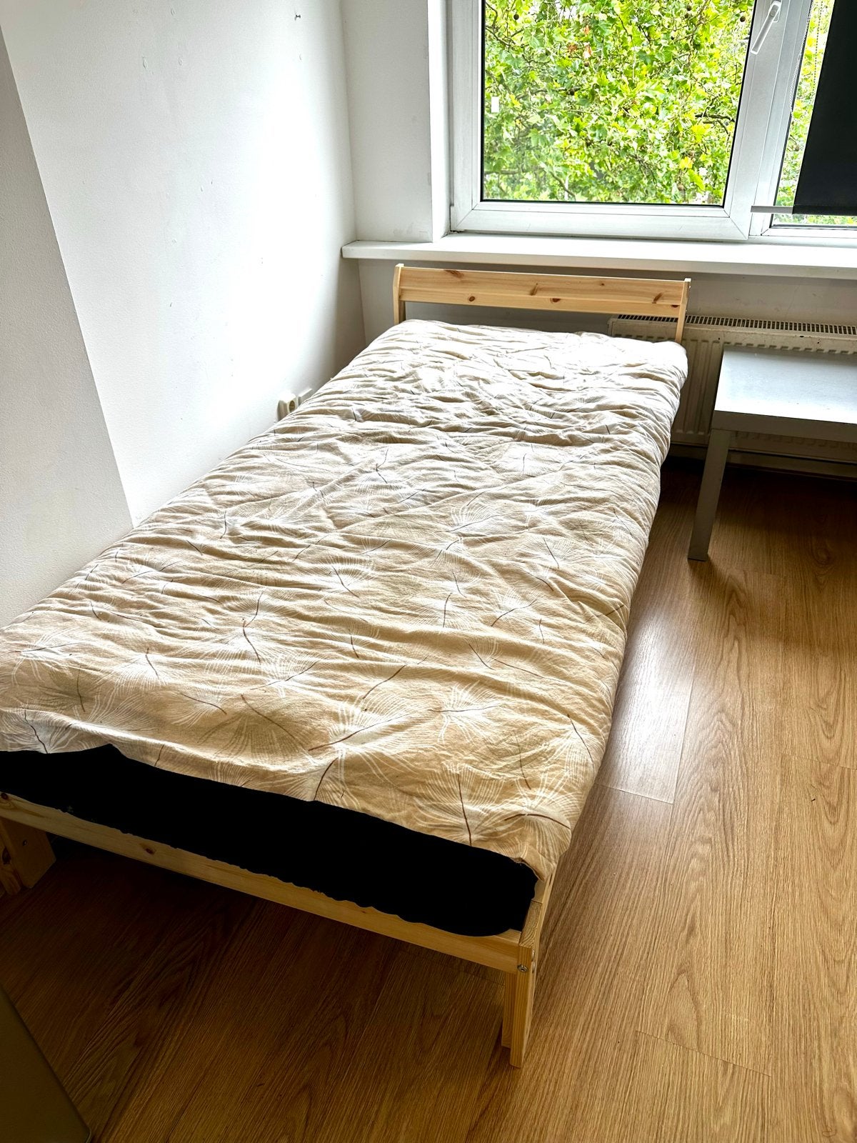 Houten eenpersoonsbed, gekocht bij Ikea. In goede staat, Gebruikt, 90 cm, Ophalen of Verzenden, 200 cm