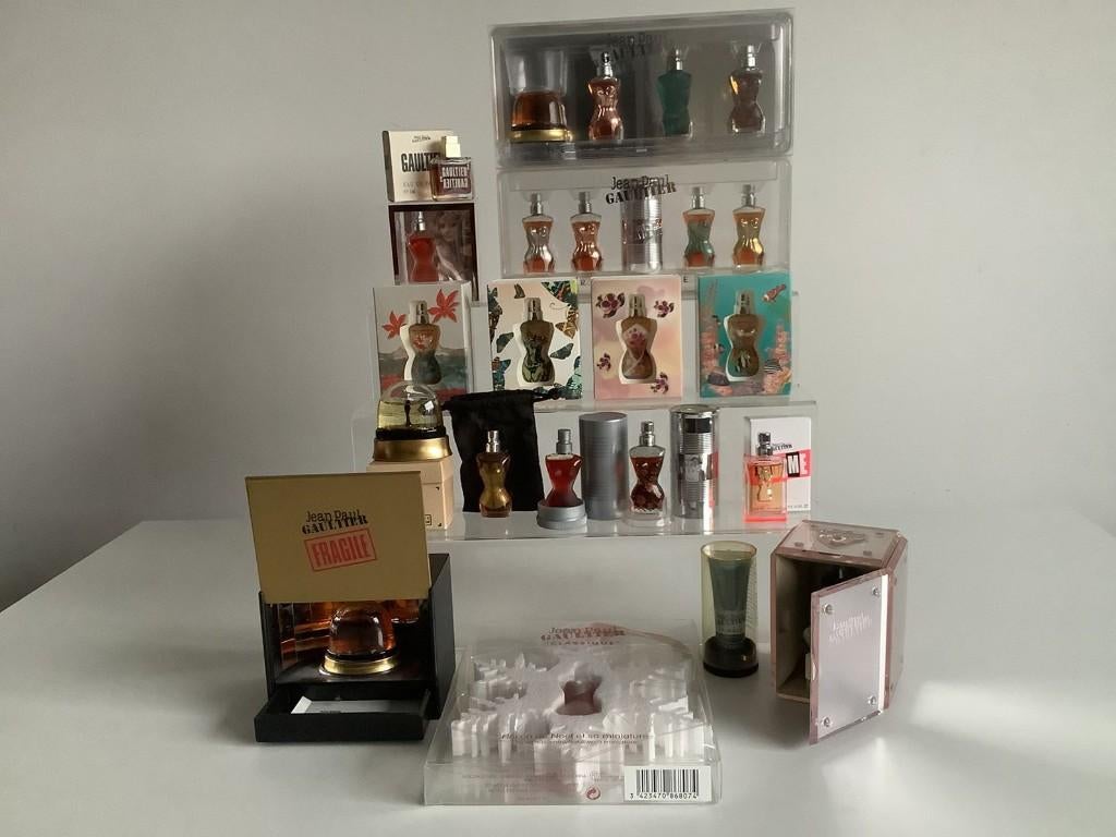 Collectie vintage JPG miniatuurparfumflesjes, Ophalen of Verzenden, Zo goed als nieuw, Miniatuur, Gevuld