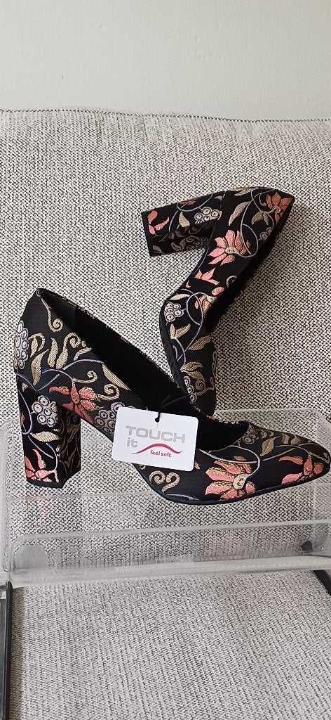 Prachtige pumps van TAMARIS      maat 40, Kleding | Dames, Tamaris, Pumps, Verzenden, Zwart