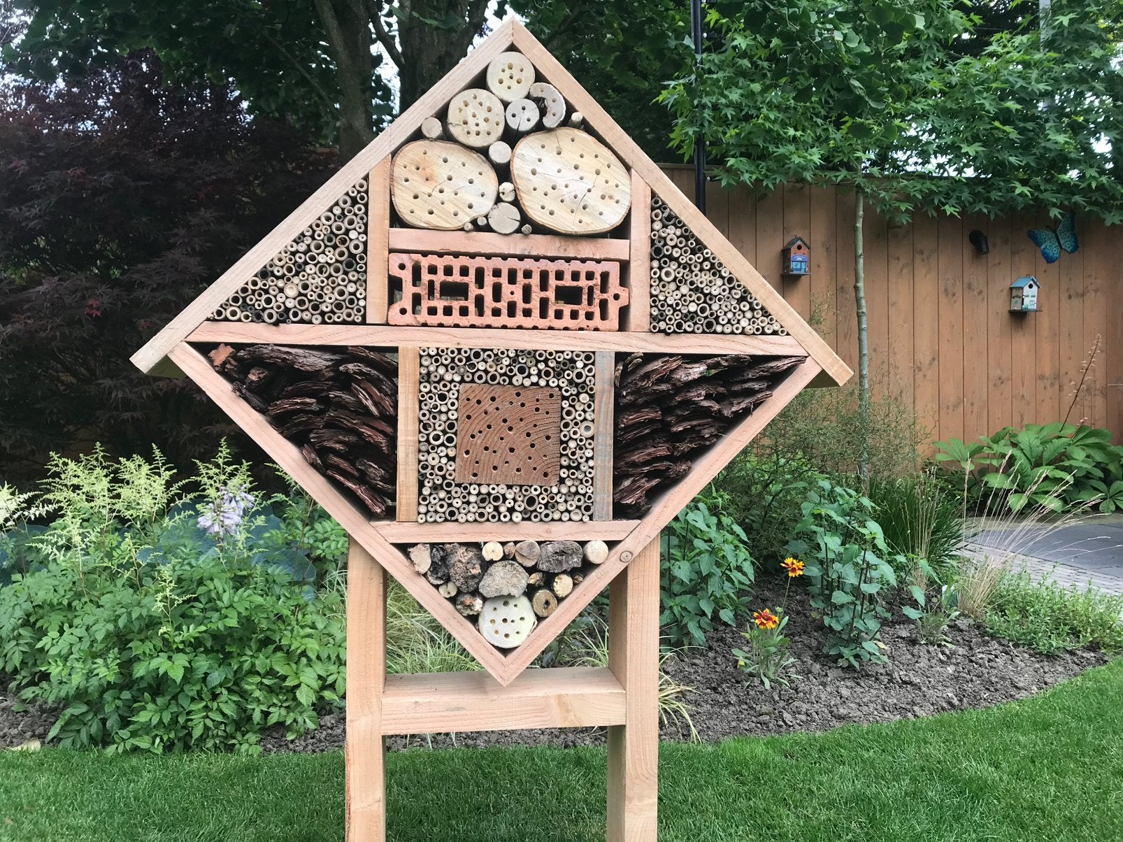 Handgemaakte insectenhotel, Bijen