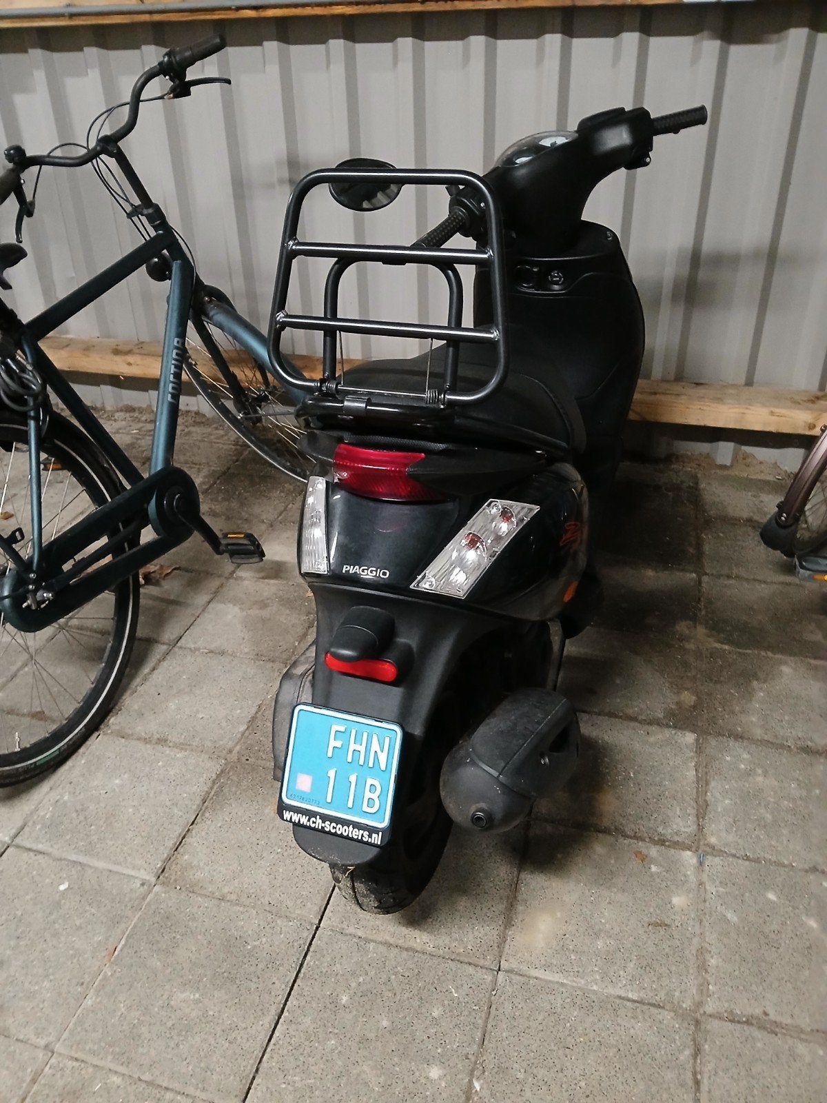 bij deze, piaggio zip 3700 km, als nieuw, van 2021,bieden ,, Fietsen en Brommers, Ophalen, Zip, Zo goed als nieuw, Benzine