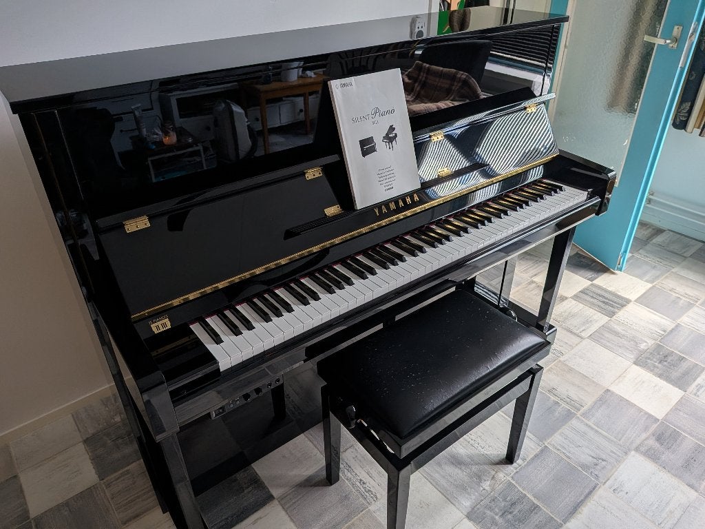 Yamaha B3 Silent 2013,zeer mooie staat., Ophalen of Verzenden, Zo goed als nieuw, Zwart, Hoogglans