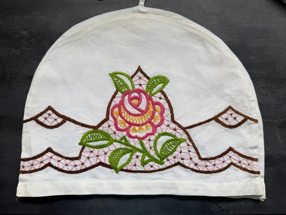 Vintage Theepot Muts Geborduurd Jaren 60-70, Overige typen, Ophalen of Verzenden, Zo goed als nieuw, Meerkleurig