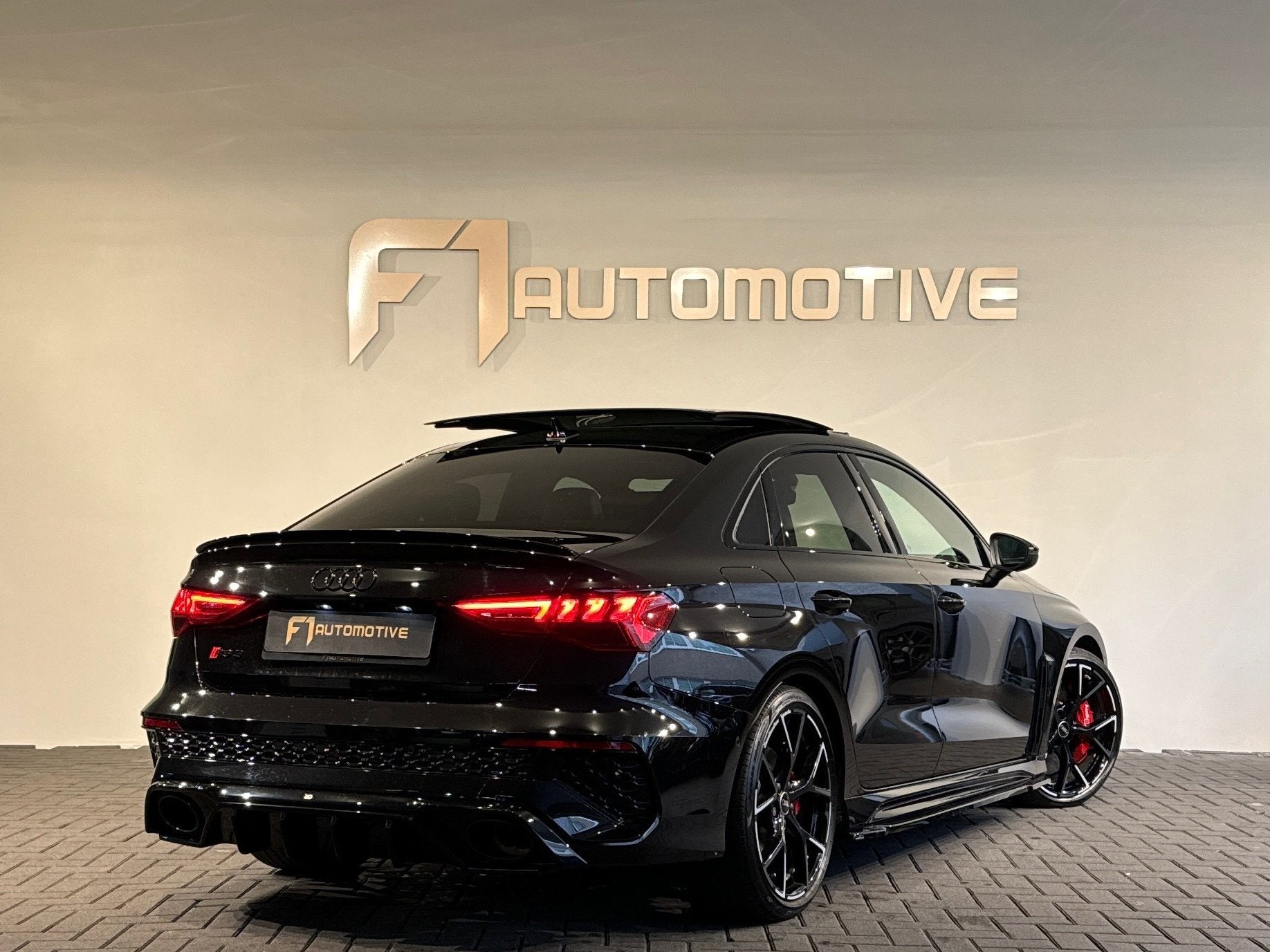 Audi RS3 Limousine 2.5 TFSI quattro Pano|Ceramic|HuD|B&O|VOL, Auto's, Audi, Automaat, Gebruikt, RS3, Automatische klimaatregeling