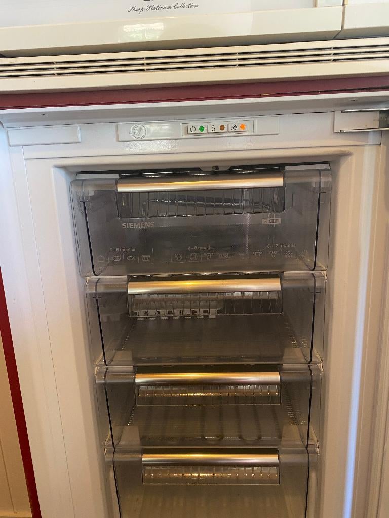 Vriezer inbouw Siemens, Minder dan 60 cm, Zo goed als nieuw, Energieklasse A of zuiniger, Inbouw