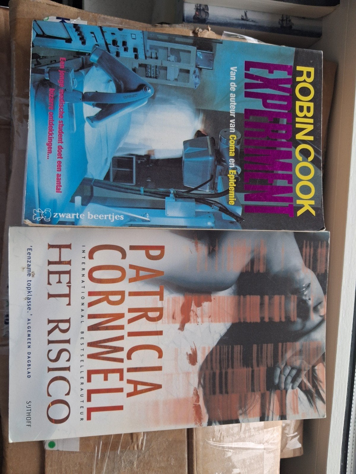Spannende thrillers: Robin Cook  Experiment & Patricia Cornw, Ophalen of Verzenden, Gelezen, Robin Cook, Patricia Cornwell, Nederland