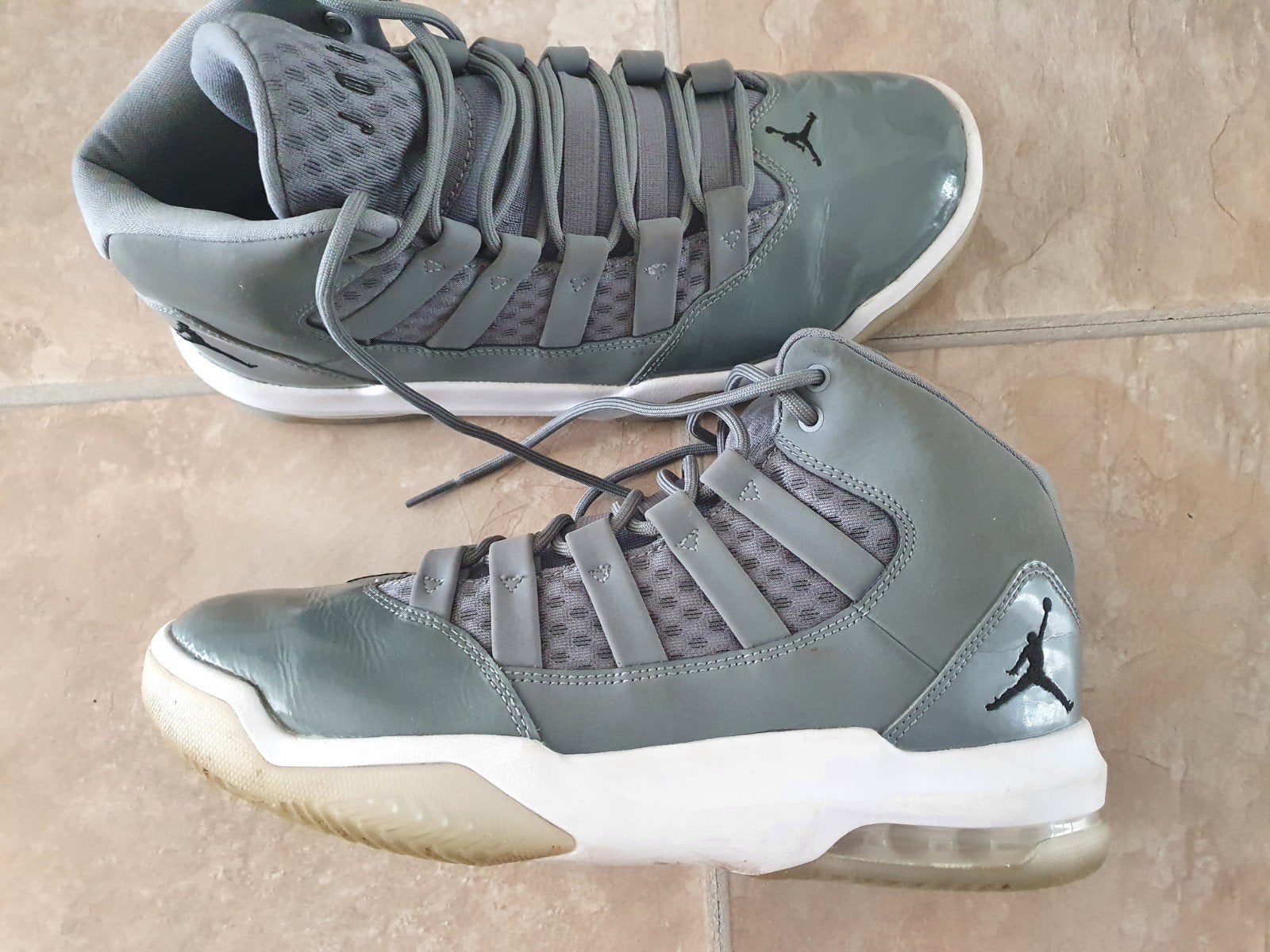 Jordan Max Aura 2 Sneakers - Maat 41, Ophalen of Verzenden, Zo goed als nieuw, Jordan