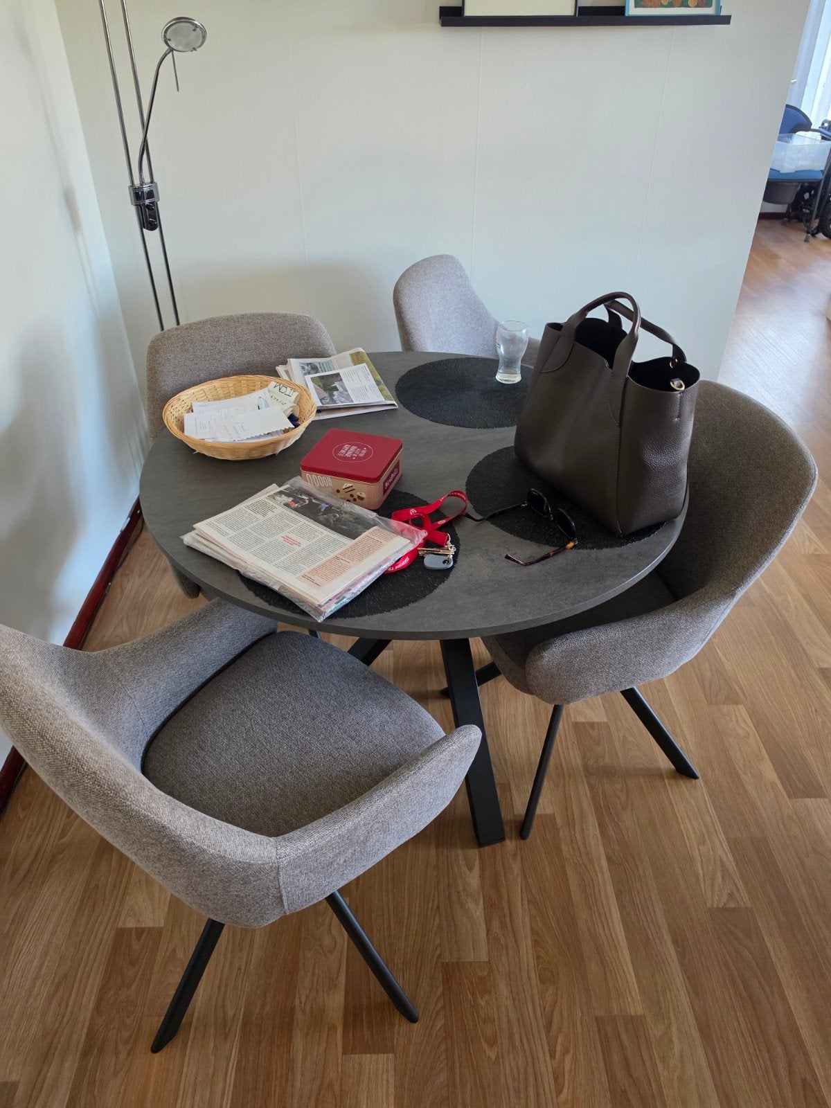 ronde tafel incl 4 eetkamerstoelen antraciet, Ophalen