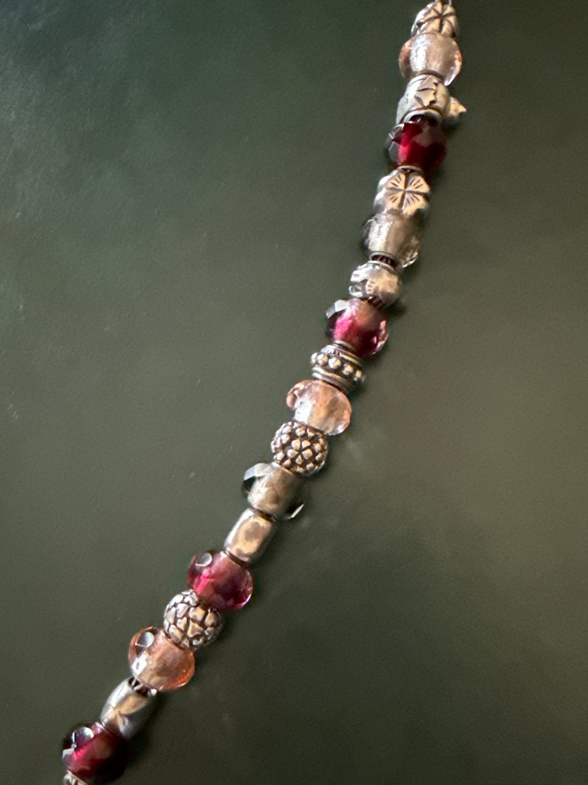 Foto 3 van Trollbeads armband met glaskralen, bedels ook deels pandora