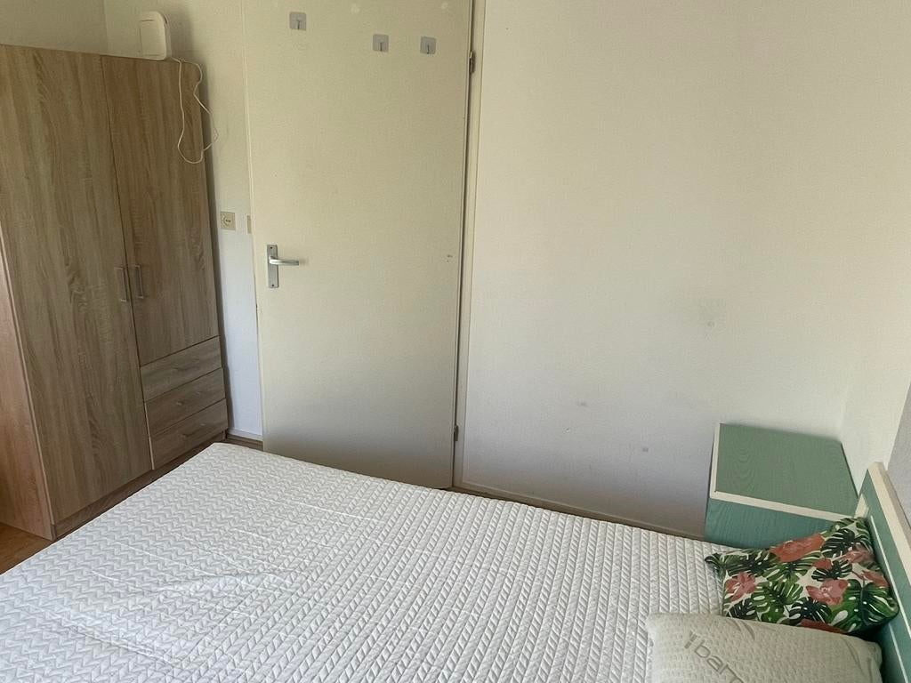 Room for rental only for ladies, Huizen en Kamers, Kamers te huur