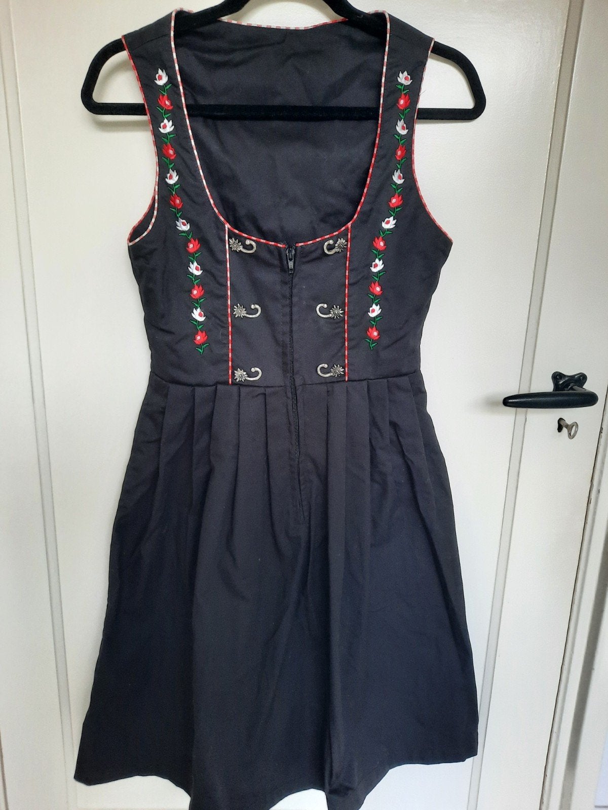 Oktoberfest jurk 3 keer maat 38 en twee one size, Ophalen of Verzenden