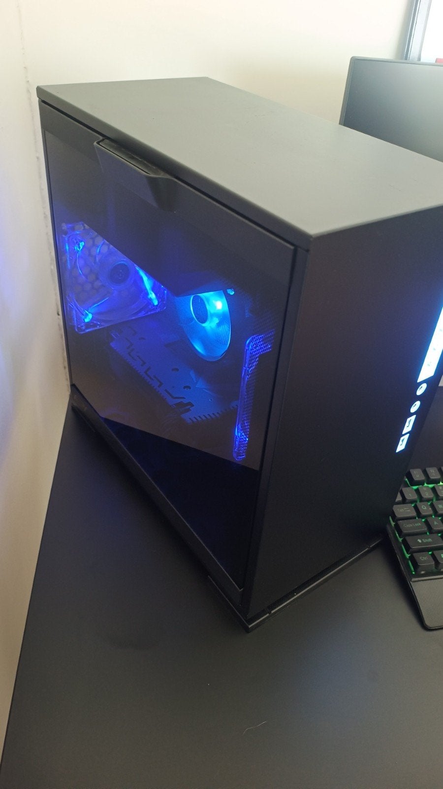 Gaming PC set: Monitor, toetsenbord, muis inbegrepen, Gebruikt, 2 tot 3 Ghz, Medion, Gaming