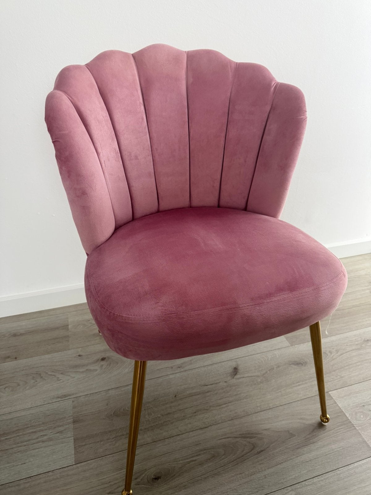 Roze stoel met gouden poten, Huis en Inrichting, Fauteuils, Ophalen, Zo goed als nieuw, Minder dan 75 cm, 50 tot 75 cm