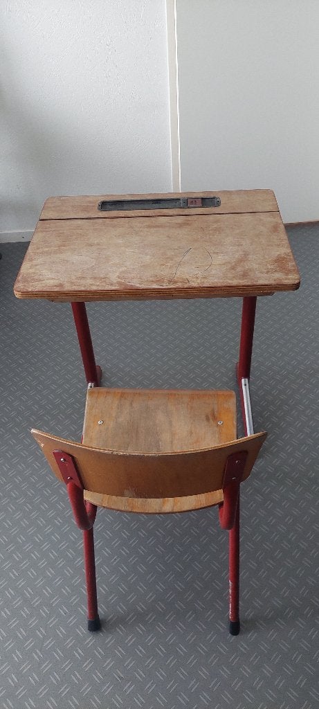 Oude schooltafel met stoeltje, Kinderen en Baby's, Kinderkamer | Tafels en Stoelen, Ophalen, Gebruikt, Stoel(en)