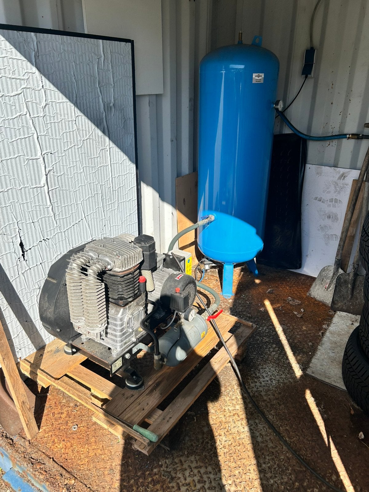 SHAMAL zuiger compressor K30/500 met 600L tank, Ophalen, Gebruikt, Geluidgedempt, 10 bar of meer