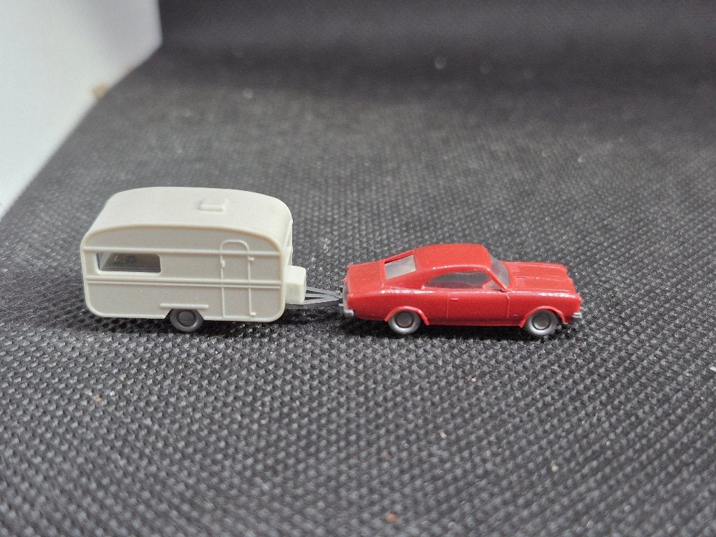 Wiking 0922 - Opel Rekord met éénassige caravan (16077), Overige merken, Gebruikt, Gelijkstroom of Wisselstroom, Overige typen