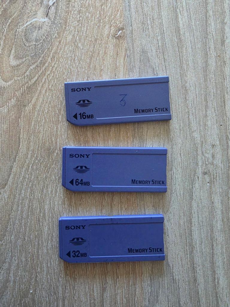 Sony Memory Sticks - 16MB, 32MB, 64MB, Gebruikt, Memory stick, Ophalen of Verzenden, Fotocamera