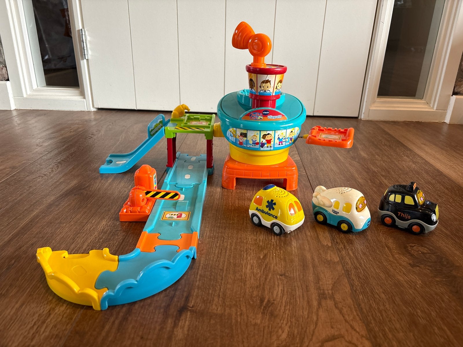 VTech Toet Toet Auto's vliegveld met 3 auto's, Ophalen of Verzenden, Gebruikt, Auto, Met geluid