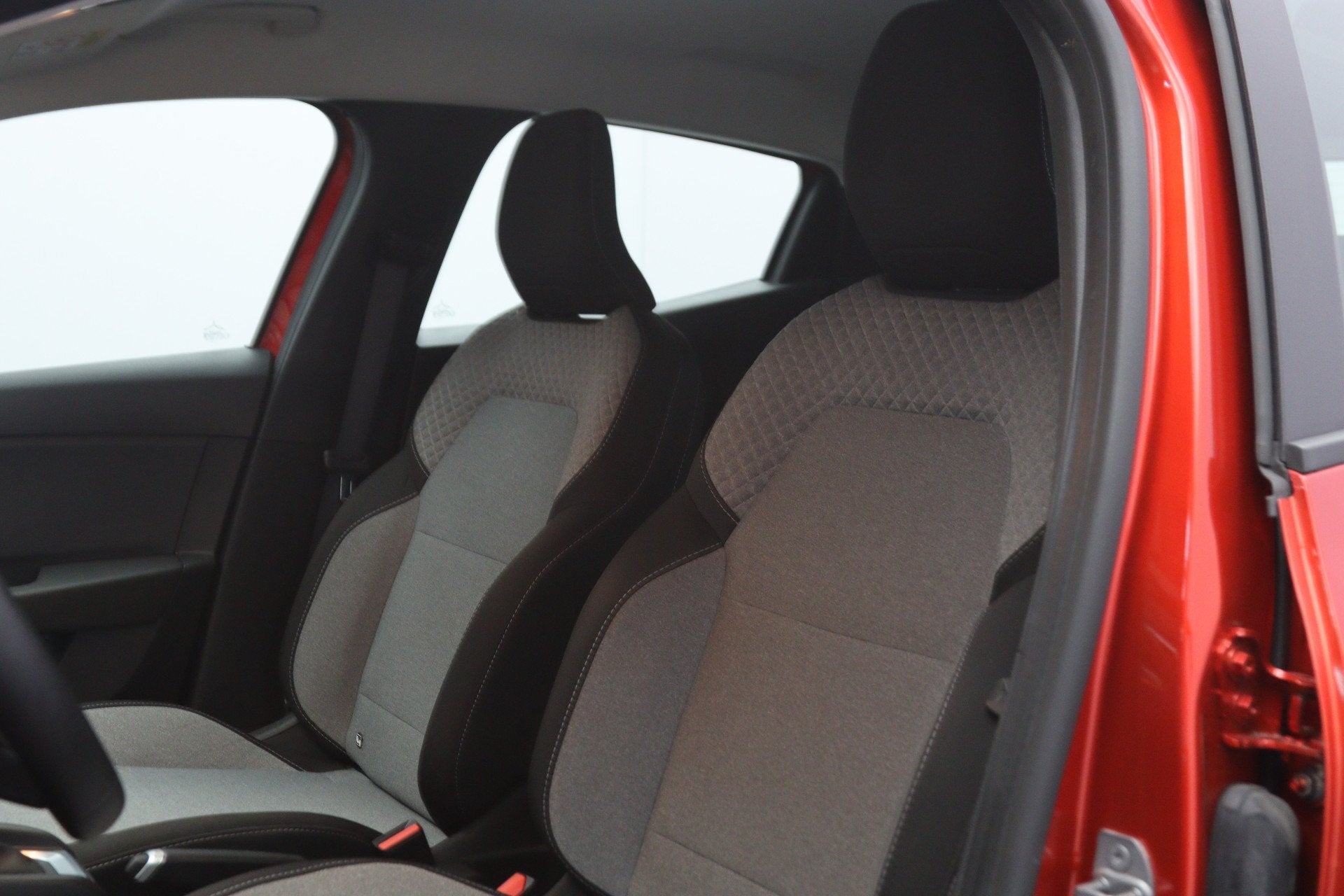 Renault Clio 1.6 E-Tech 143 PK Automaat Full Hybrid 145 evol, 12 maanden, Stof, 665 kg, Hybride Elektrisch/Benzine