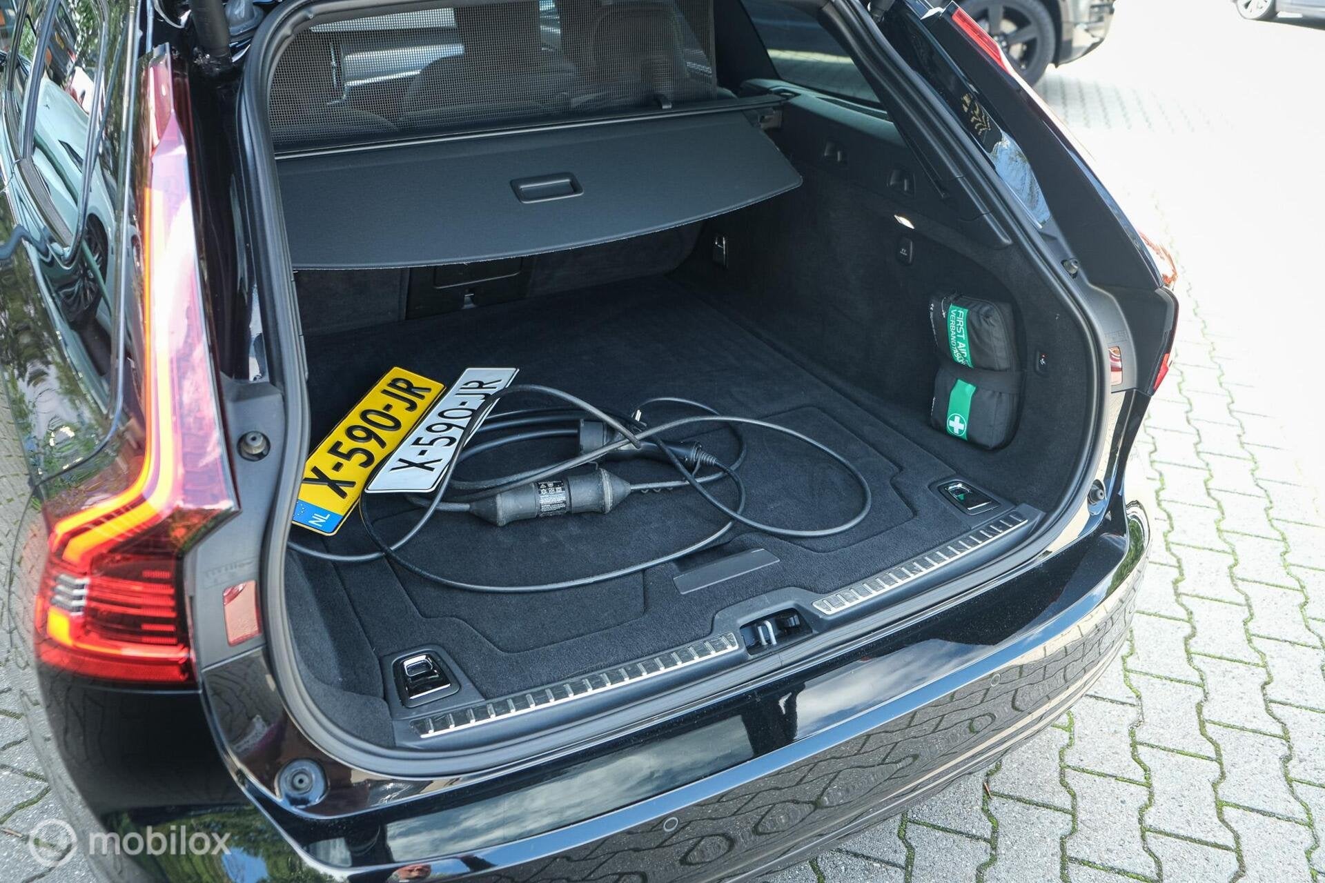 Foto 50 van Volvo V90 2.0 T8 AWD R-Design | Stoel en stuurwielverwarming