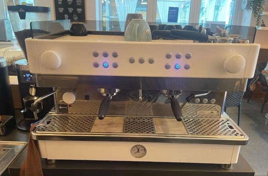 Professionele Espressomachine San Remo 105e, Witgoed en Apparatuur, Koffiezetapparaten, Gebruikt, Espresso apparaat, 10 kopjes of meer