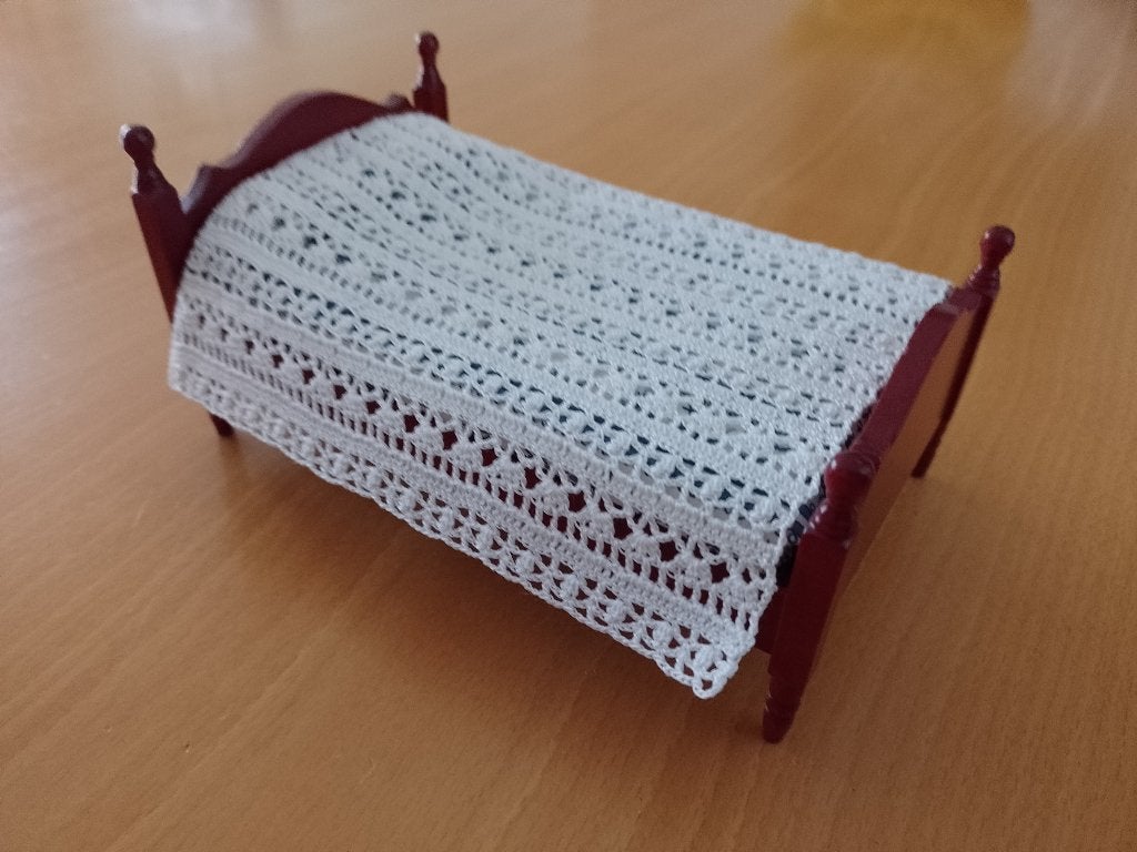 1:12 miniatuur sprei deken gehaakt lengtepatroon wit, Verzamelen, Poppenhuizen en Toebehoren, Ophalen of Verzenden, Nieuw, Textiel