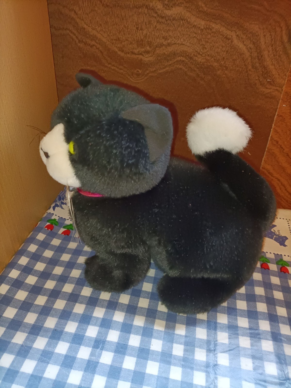 Poes knuffel zwart met wit van Stichting Zwerfdier 27 cm, Ophalen of Verzenden, Zo goed als nieuw