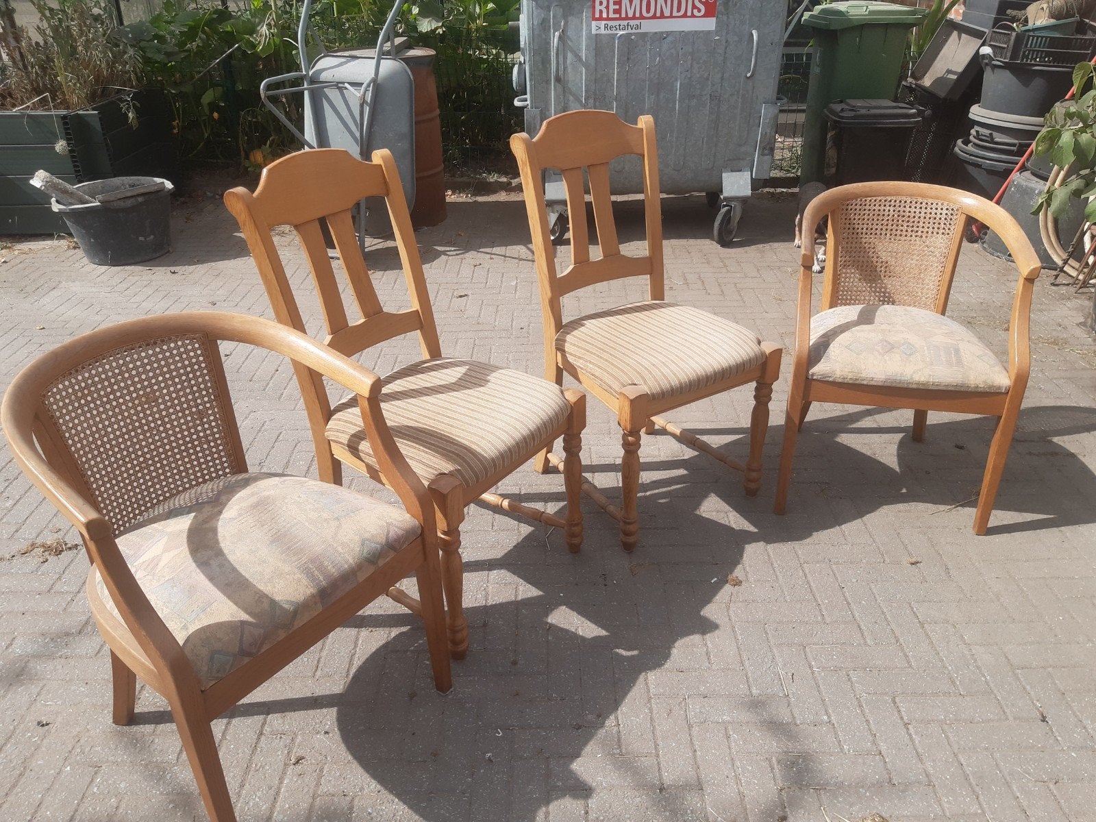 4 eiken stoelen met stof bekleding, Huis en Inrichting, Stoelen, Ophalen, Gebruikt, Overige kleuren, Vier