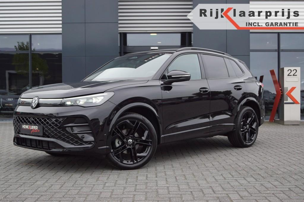 Volkswagen TIGUAN 1.5 eTSI DSG R-Line Black st 150pk /Panoda, Auto's, Volkswagen, Automaat, Stuurwielverwarming, Zwart, Bedrijf