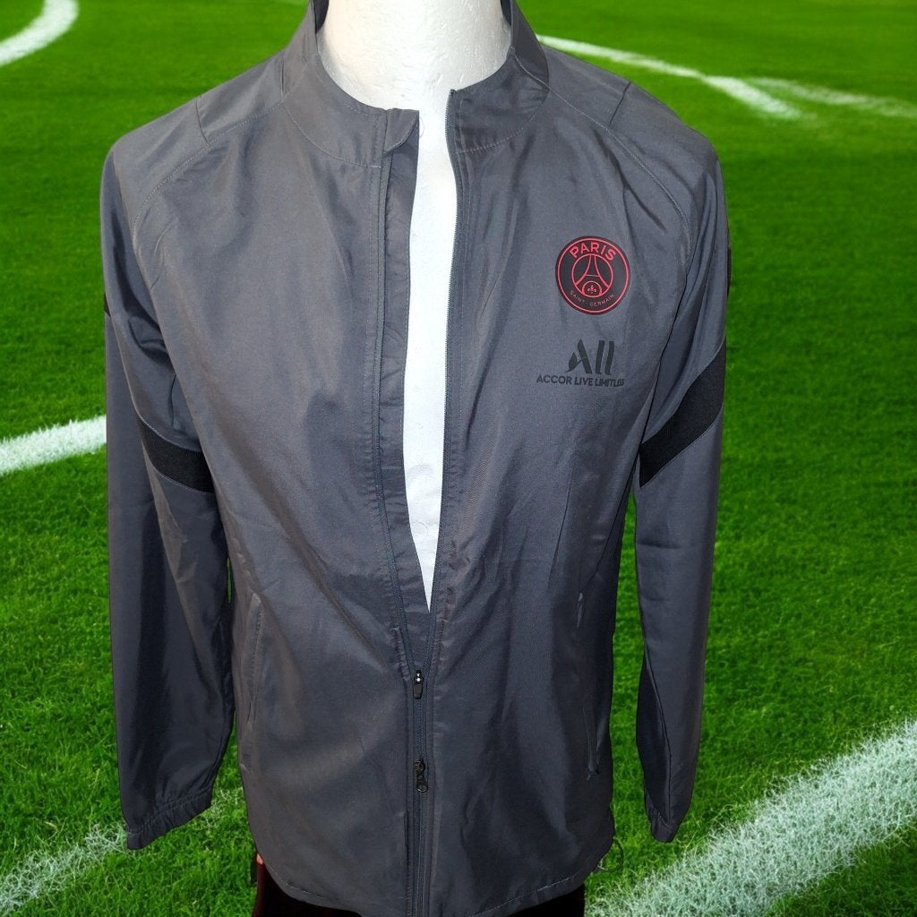 Nike PSG Trainingsjack Grijs/Rood – Maat S – Zgan, Maat S, Ophalen of Verzenden, Zo goed als nieuw, Trainingspak