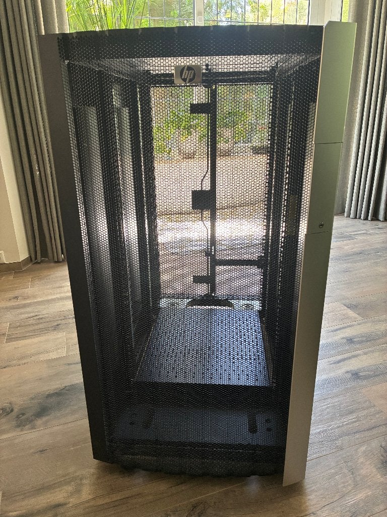 HP 22U Serverrack, Patchkast Compleet met deuren, sleutels, Computers en Software, Serverkasten, Ophalen, Gebruikt, Geperforeerd