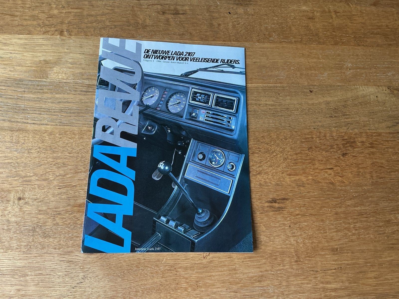 Lada 2107 Brochure - De Nieuwe Lada 2107 1984, Ophalen of Verzenden, Gelezen, Overige merken