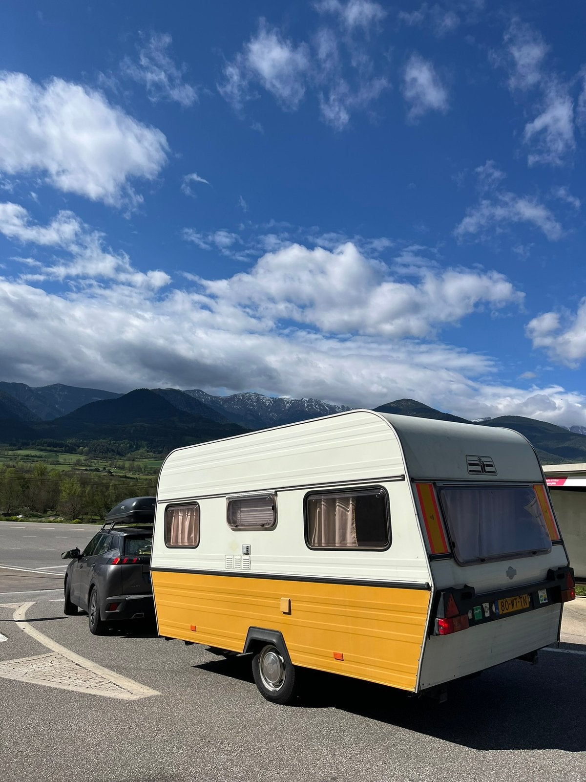 Retro caravan - IT uit 1981, Caravans en Kamperen, Overige merken, Rondzit, Koelkast, 750 - 1000 kg