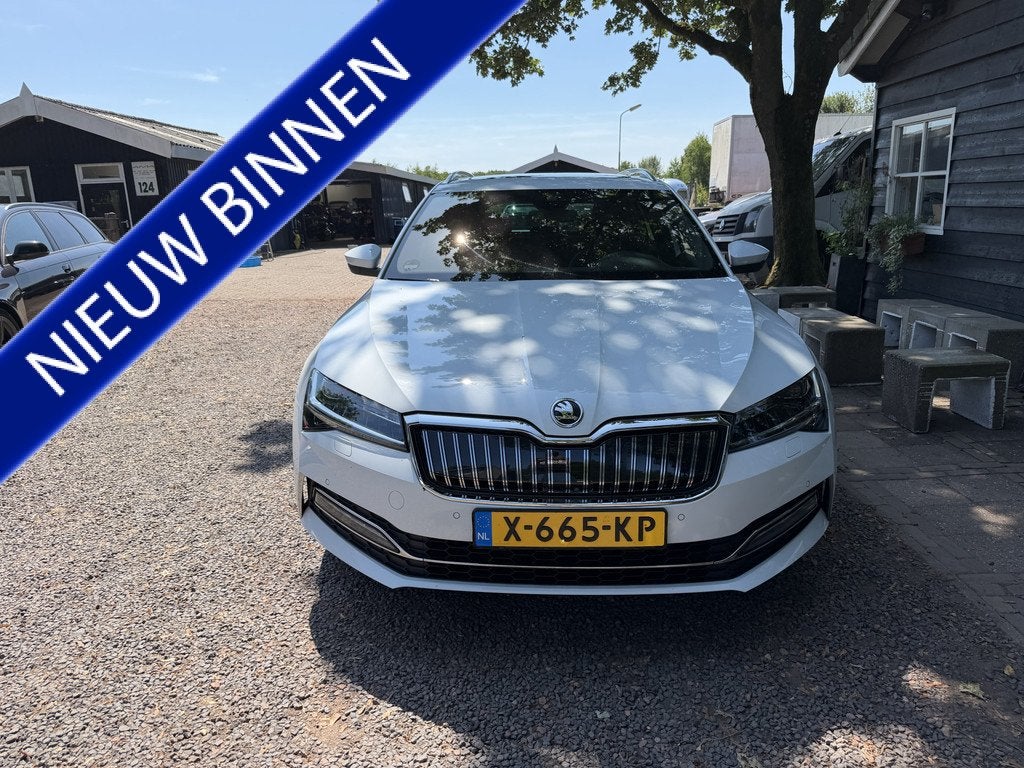 Skoda Superb Combi 1.4 TSI iV Business Edition Plus *FULL.OP, Auto's, Skoda, Gebruikt, Euro 6, Wit, Hybride Elektrisch/Benzine