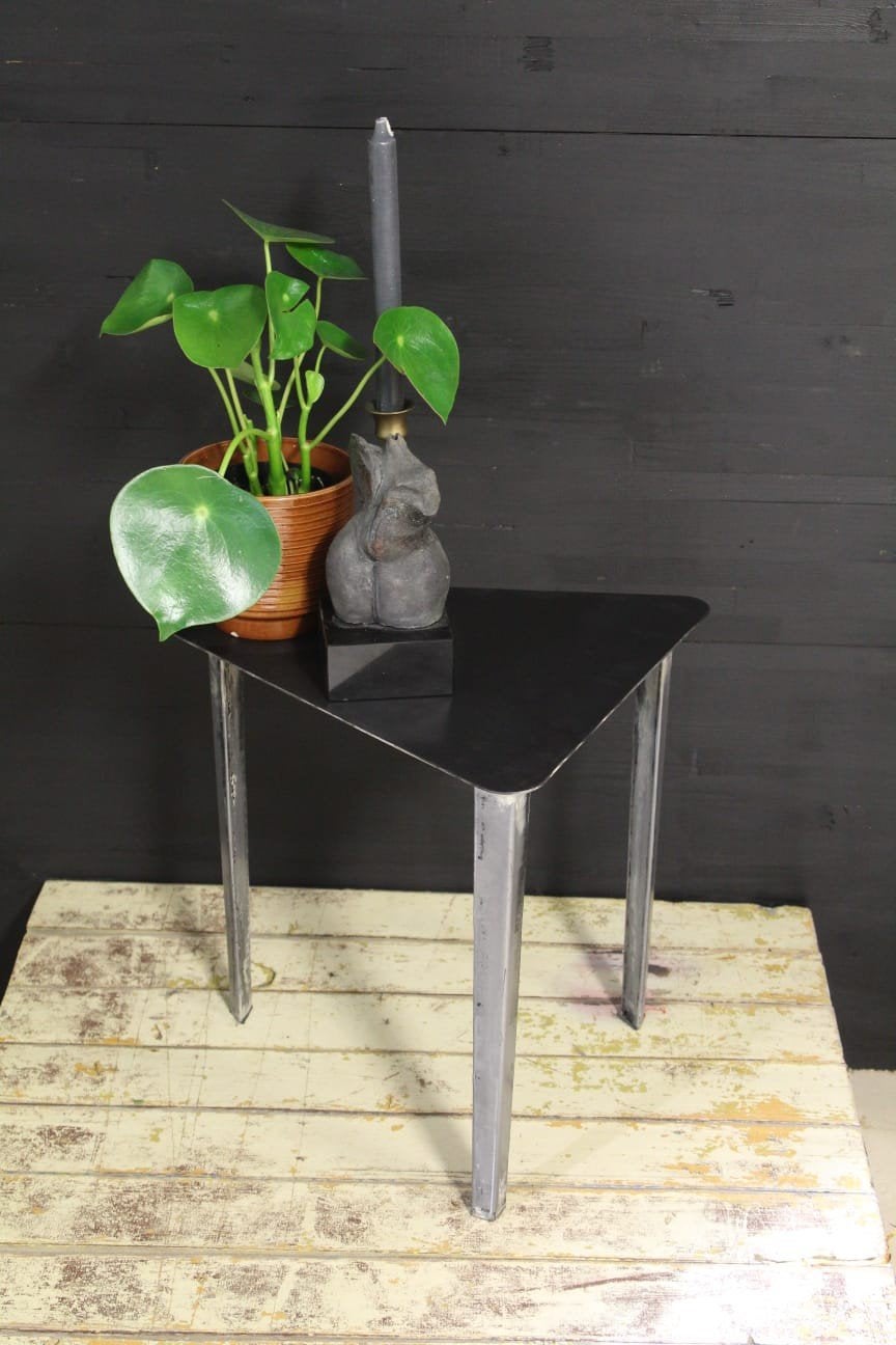 Driehoekige bijzettafel, Minder dan 55 cm, Metaal of Aluminium, Nieuw, Ophalen of Verzenden