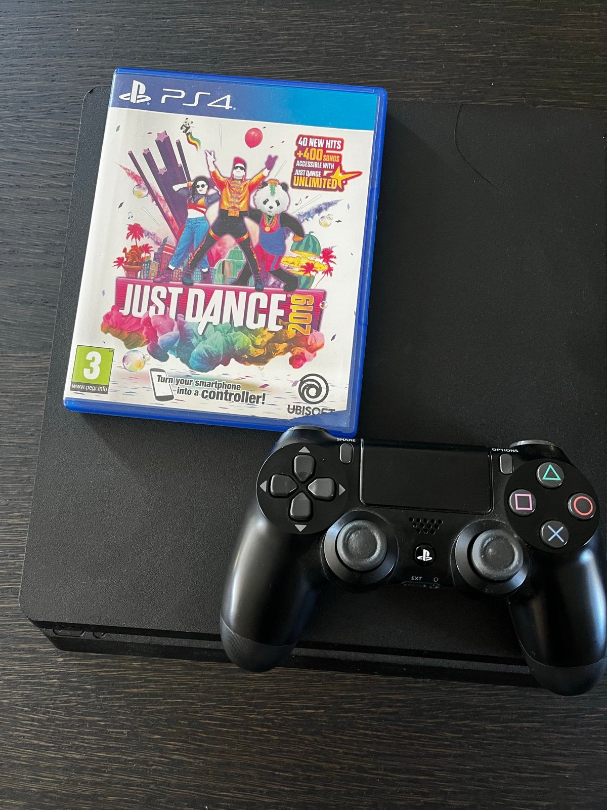 PlayStation 4 met controller en Just Dance 2019, Spelcomputers en Games, Spelcomputers | Sony PlayStation 4, Gebruikt, Slim, Met 1 controller