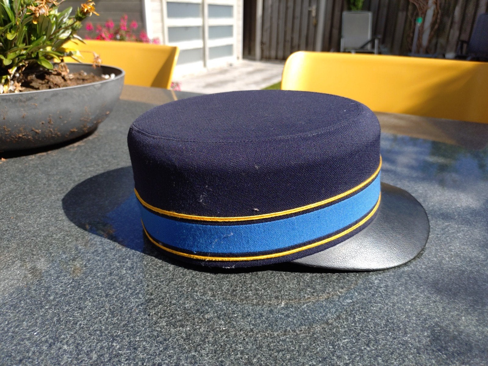 Donkerblauwe NS conducteurspet met blauwe en gele strepen, Kleding | Heren, Hoeden en Petten, Ophalen of Verzenden, 58 of 59 cm (L, 7¼ of ⅜ inch)