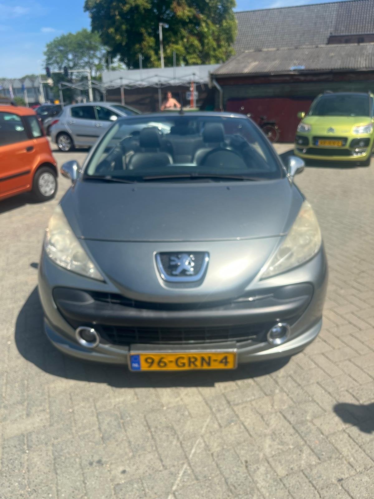 Peugeot 207 CC 1.6 VTi Roland Garros ecc leer lm velgen, Voorwielaandrijving, 15 km/l, Gebruikt, 4 cilinders