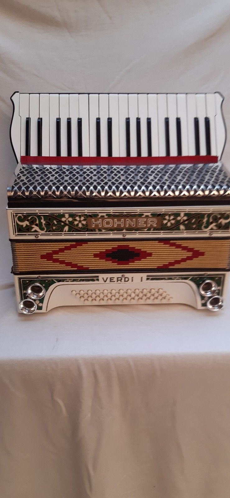 hohner verdi   1, Met riemen, Hohner, 48-bas, Gebruikt