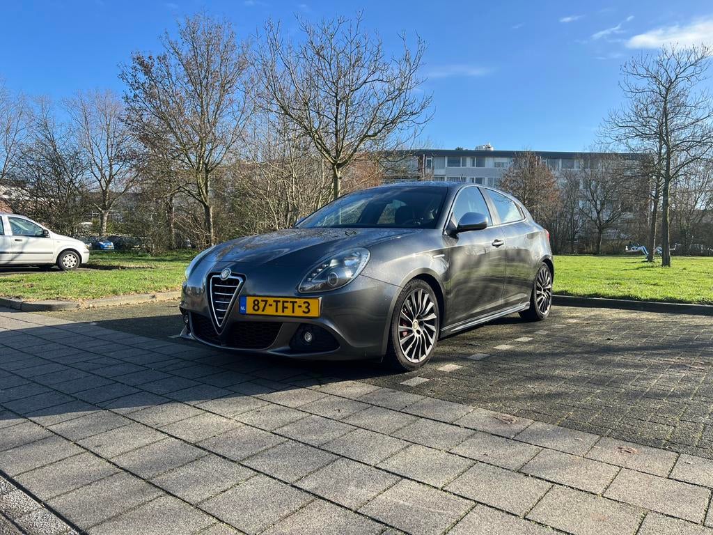 Alfa Romeo Giulietta 1.4 Turbo Multi AIR TCT 2012 Grijs, Auto's, 1280 kg, 4 cilinders, Origineel Nederlands, 19 km/l