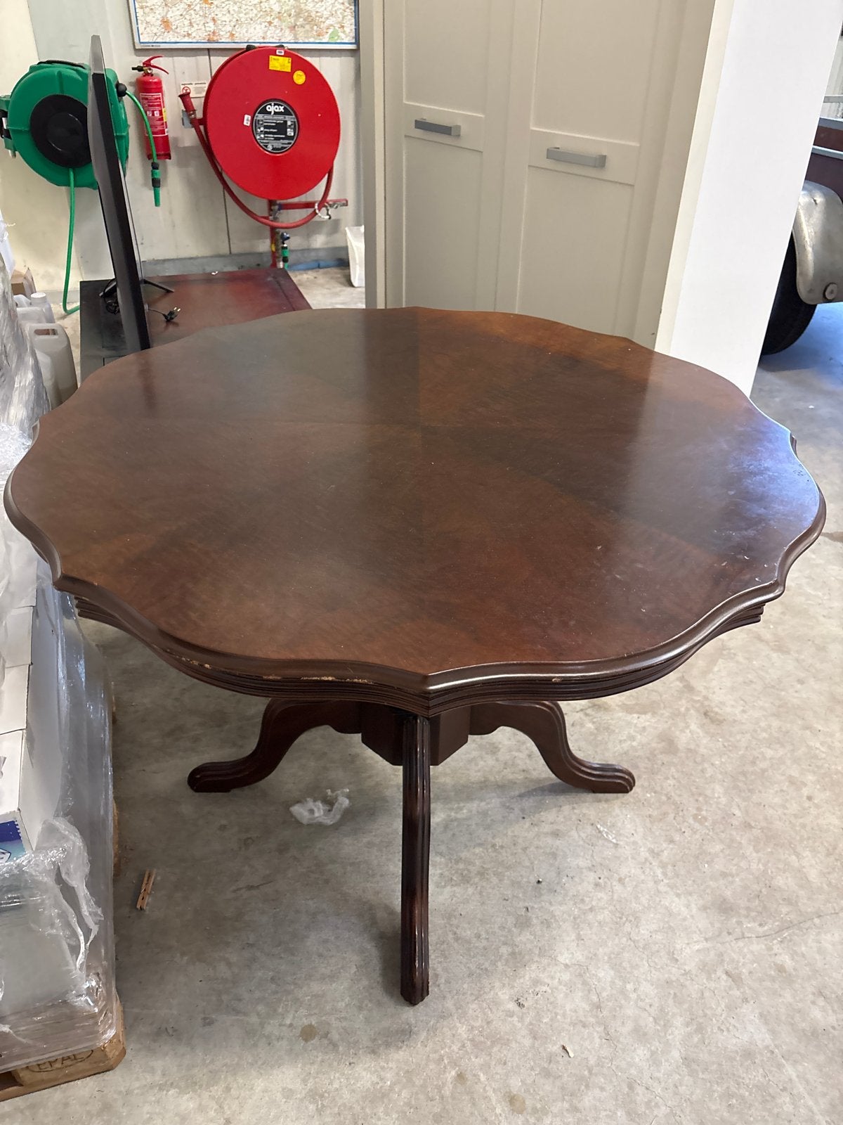 Klassieke ronde eettafel, donker hout, diameter 110 cm, Ophalen