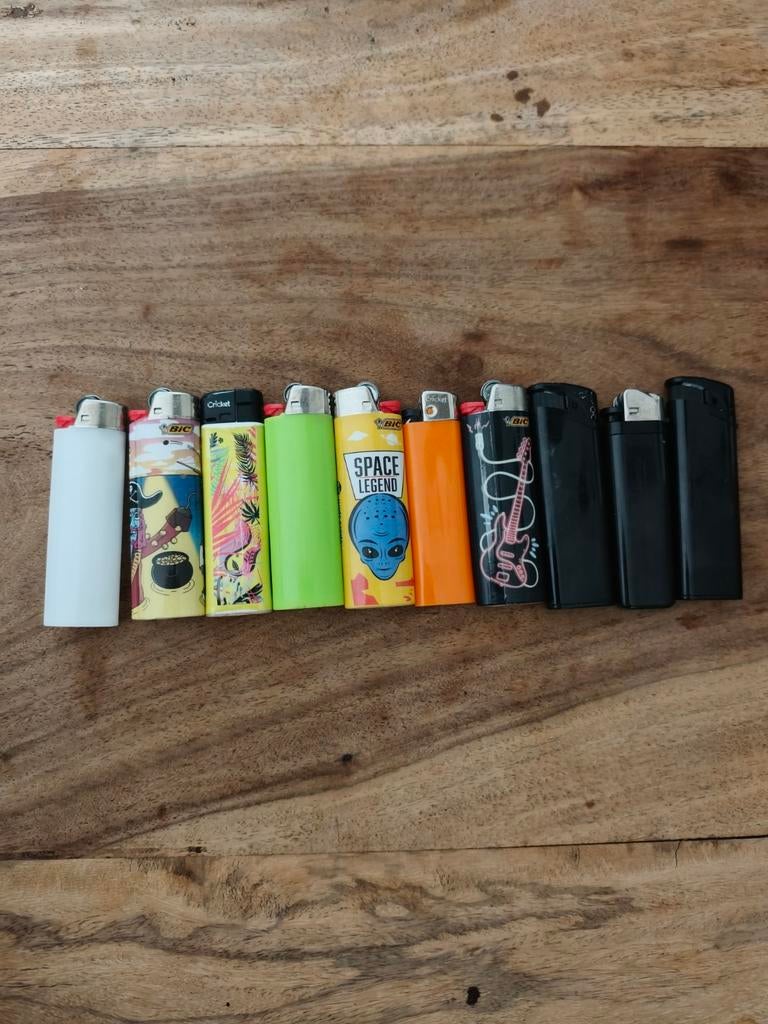 10 diverse aanstekers (BIC en Cricket), Verzamelen, Rookartikelen, Aanstekers en Luciferdoosjes, Gebruikt, Aansteker, Ophalen of Verzenden