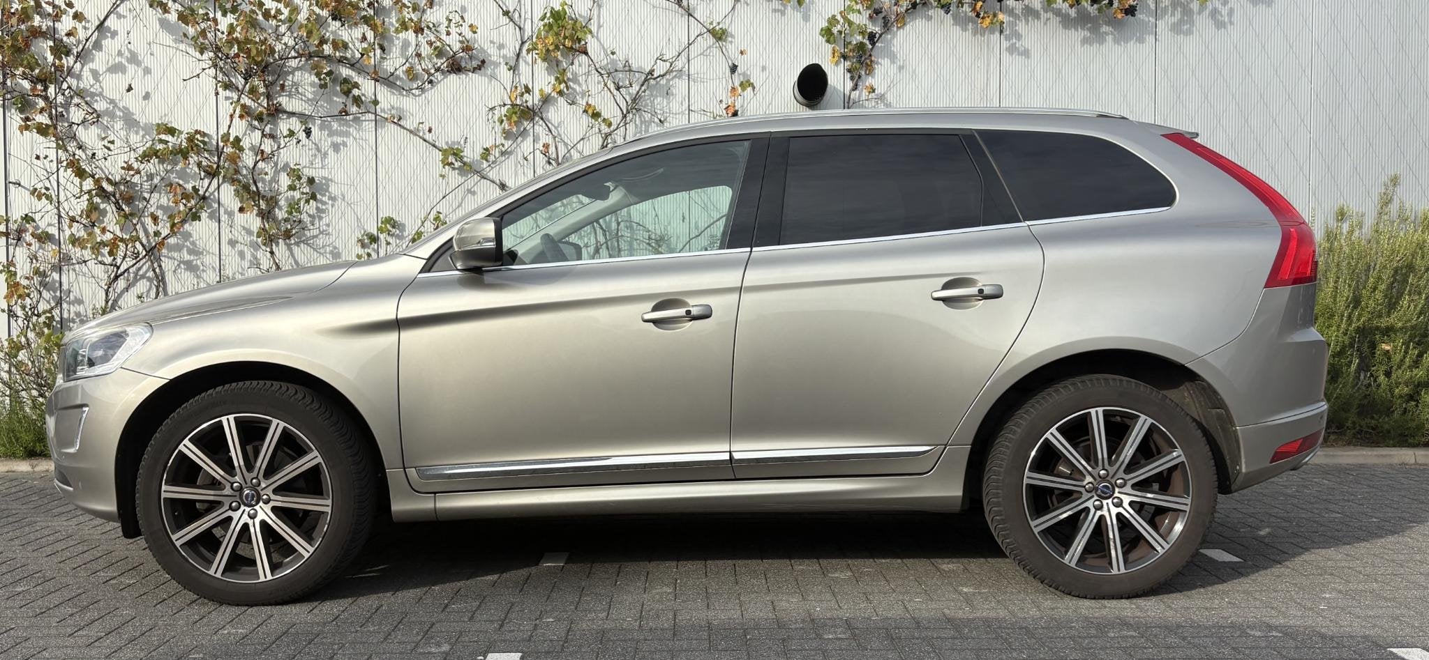 Volvo XC60 2.0 T5 FWD Summum | Trekhaak | Panoramadak | Harm, 15 km/l, Gebruikt, 4 cilinders, Panoramadak
