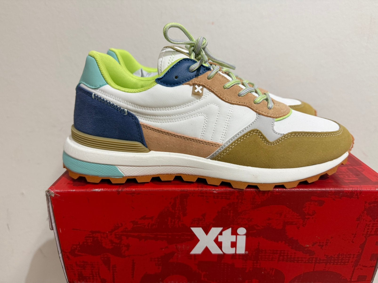 Te koop nieuwe Xti sneaker multi color, Postlaan 3, Overige kleuren, Nieuw, Xti
