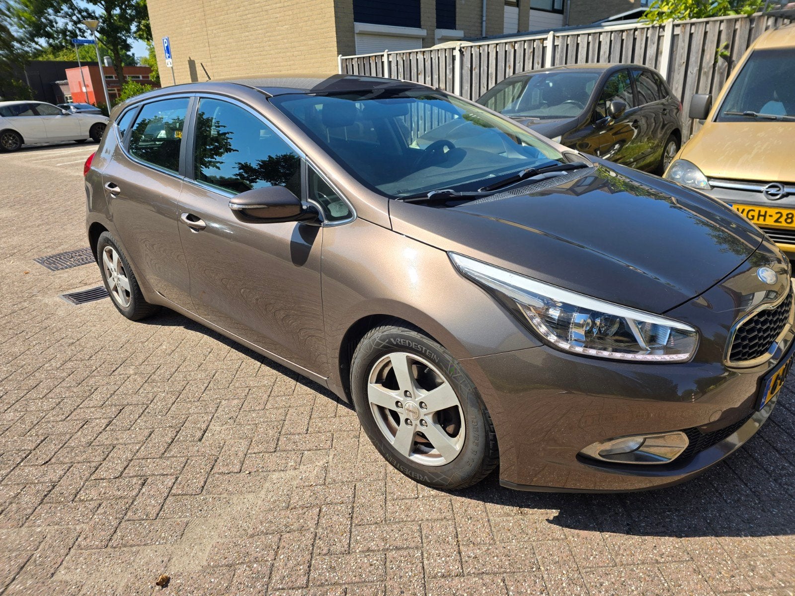 Kia (Pro) Cee d 1.6 GDI 5DR 2013 Bruin nieuwe apk airco, Zwart, Bruin, 1600 cc, Particulier