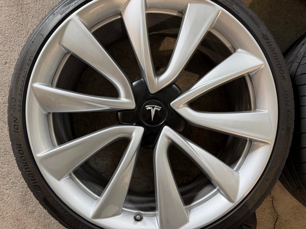 20 inch Tesla Model 3 Performance Velgen met nieuwe banden, Auto-onderdelen, Banden en Velgen, Gebruikt, Banden en Velgen, Ophalen of Verzenden